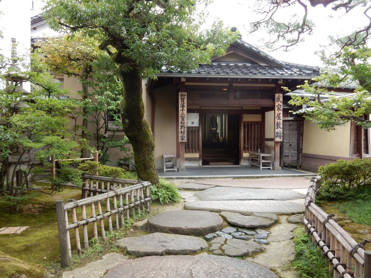 金沢武家屋敷、尾山神社を観光 : 僕と彼氏の旅行記