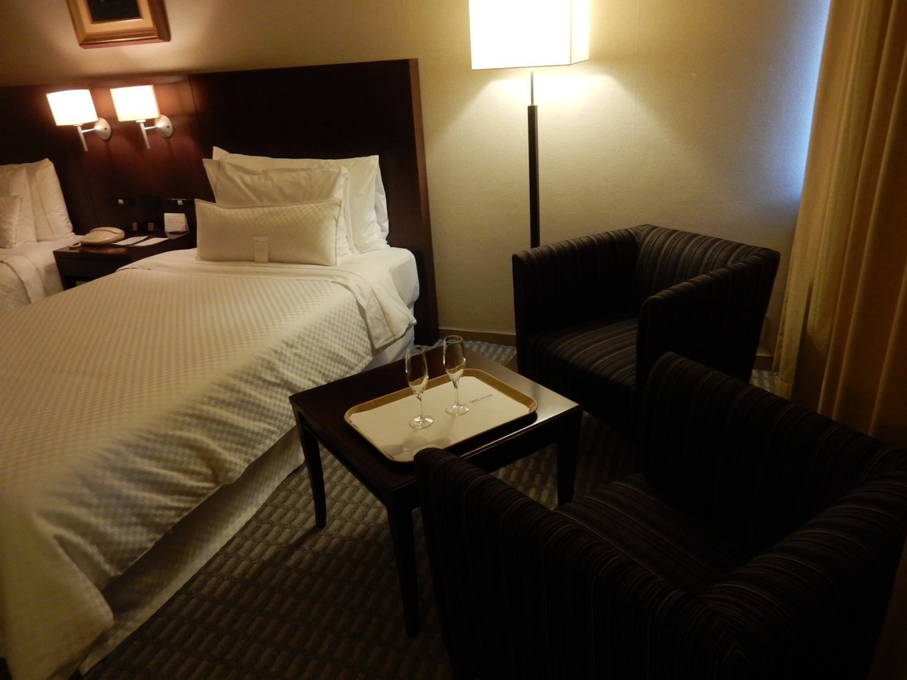 ウェスティンナゴヤキャッスル部屋編 夕方 夜の部屋 僕と彼氏の旅行記