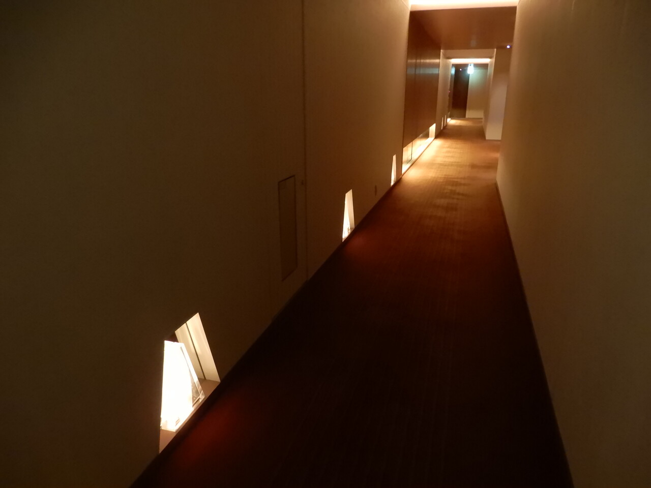 コロナ禍でのザ ペニンシュラ東京宿泊記 夕方のパブリックスペースとアペリティフ 僕と彼氏の旅行記 コロナ禍でのザ ペニンシュラ東京宿泊記 夕方のパブリックスペースとアペリティフ 僕と彼氏の旅行記