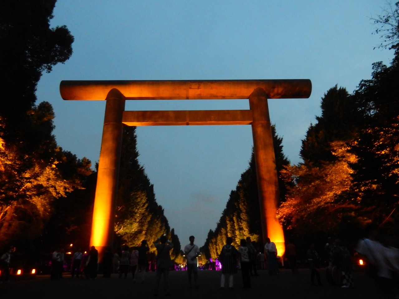 みらいとてらす 靖国神社の輝く夜 僕と彼氏の旅行記 みらいとてらす 靖国神社の輝く夜 僕と彼氏の旅行記