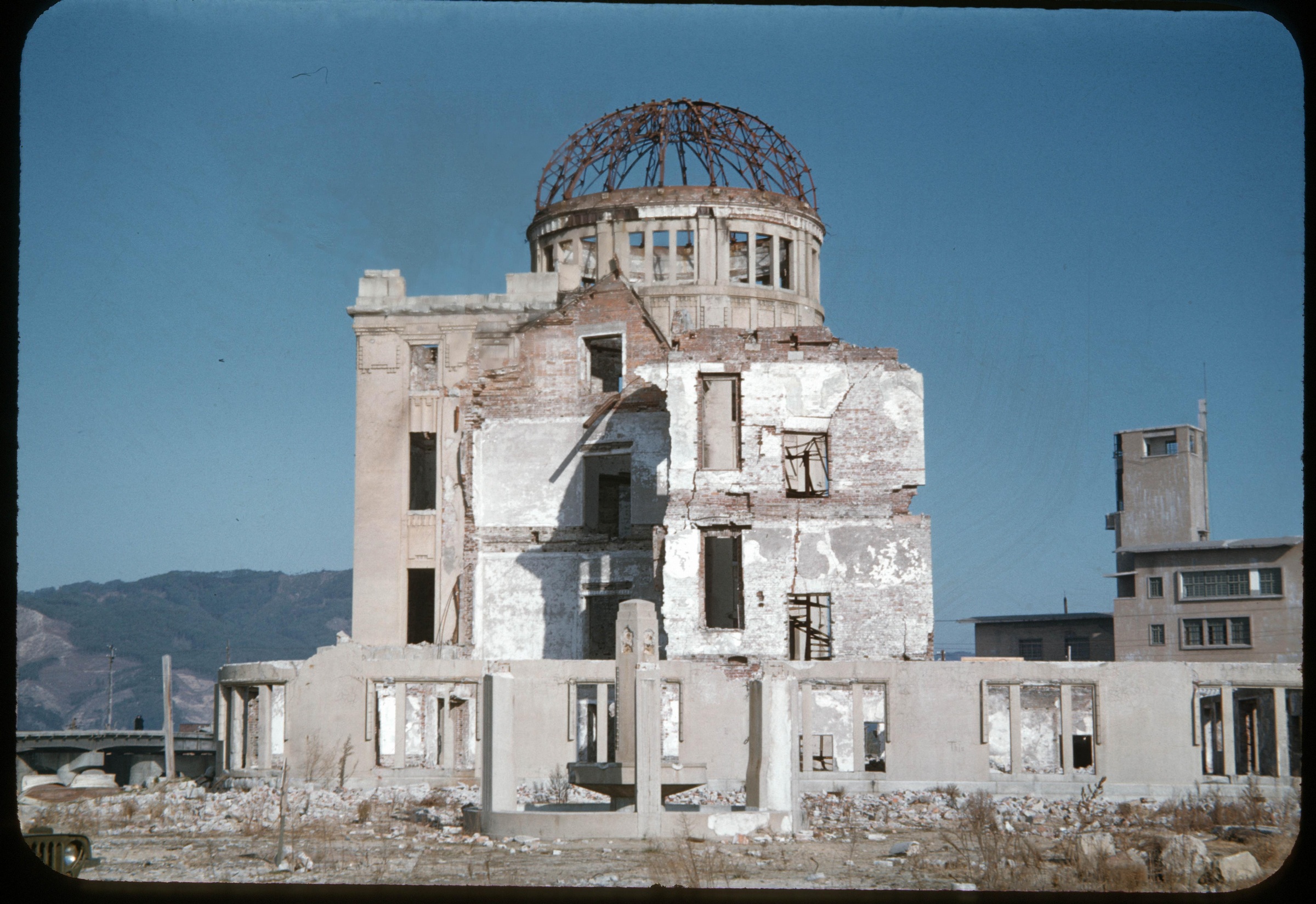 1943年 原爆ドームと浦上天主堂 4 5in コダクローム カラーリバーサルフィルム写真 飛行船世界 ブログ