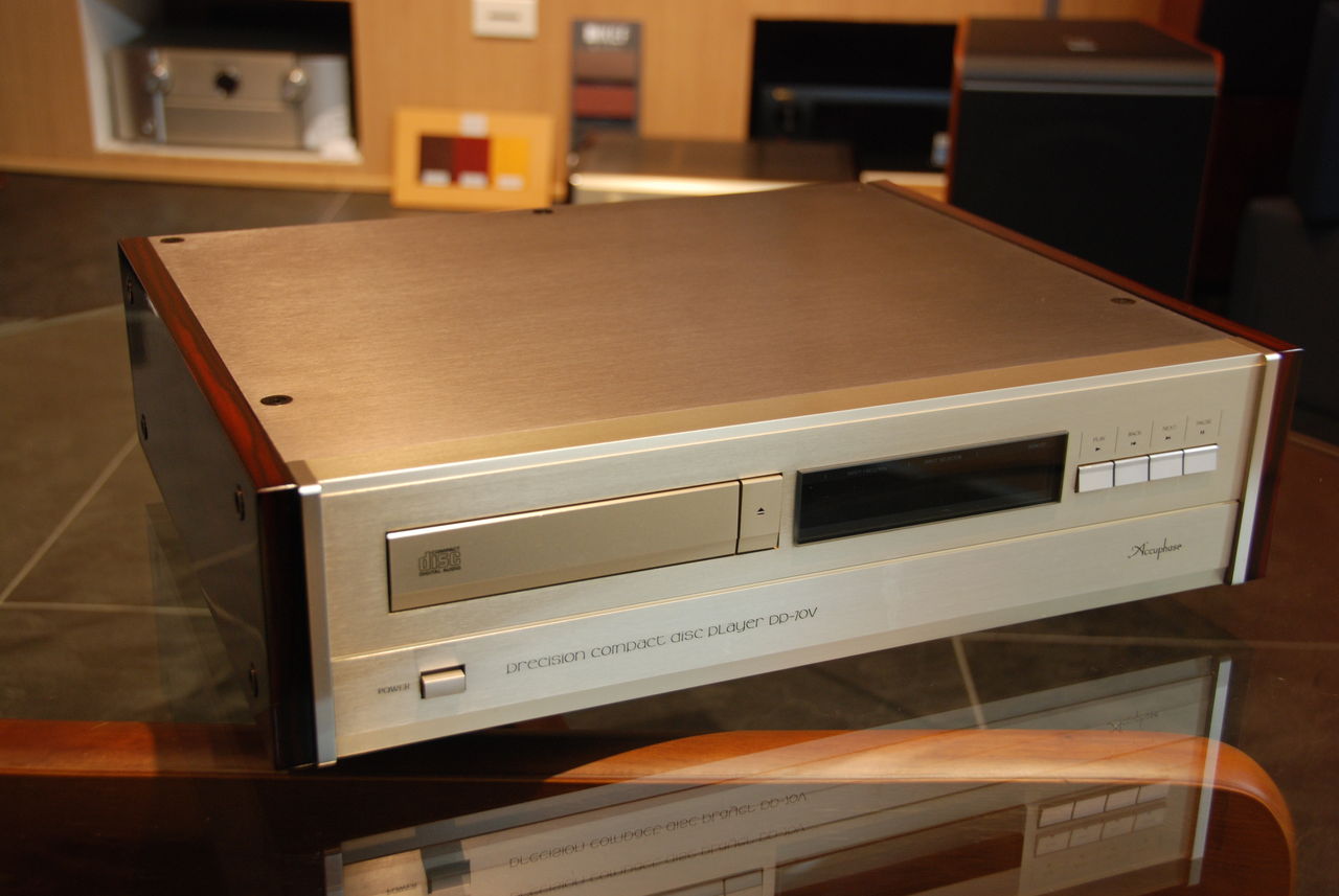 Accuphase アキュフェーズ CDプレーヤー DP-70 動作品（リモコン付き） ☆2F0917-3 Accuphase アキュフェーズ CDプレーヤー DP-70 100V CD
