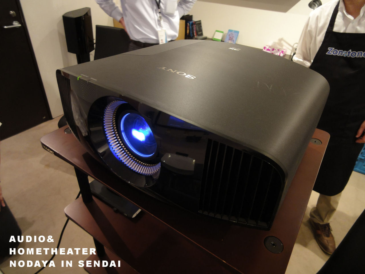 SONY 4Kプロジェクター VPL-VW500 SONY 4Kプロジェクター VPL-VW500