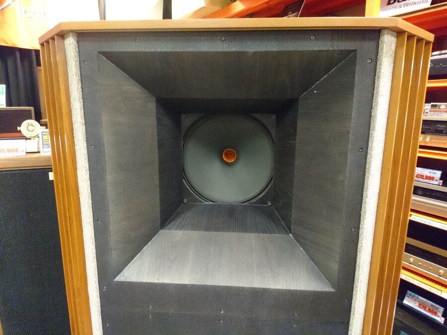 英国TANNOY社のやたらデカいスピーカーを聴いてみた。 : オーディオ