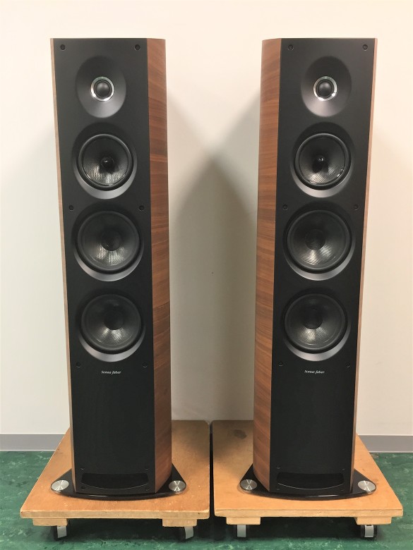 ソナス・ファベール Sonus faber Venere3.0 WOOD ペア Sonus Faber Venere 3.0 (Walnut) Floor-standing speaker at