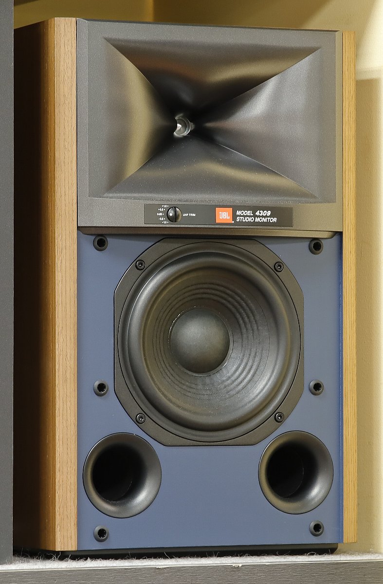 JBL 4309 お茶の水店で展示演奏中! : オーディオユニオン JBL 4309 お茶の水店で展示演奏中! : オーディオユニオン