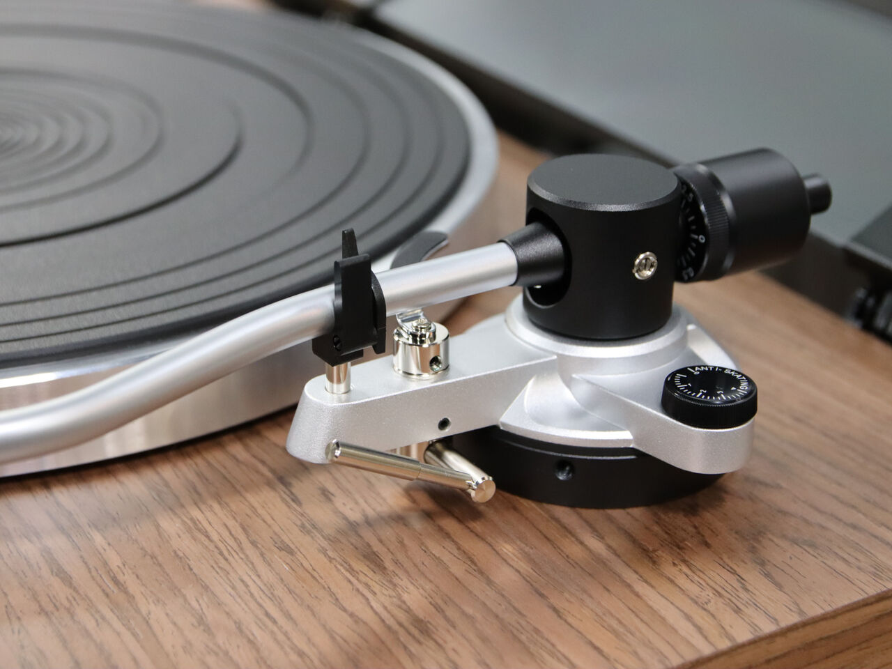 部屋に置きたいレコードプレーヤー！JBL TT350＆Spinner BTの登場です 