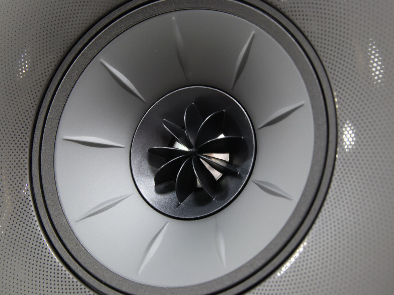 KEF 新世代のエントリーモデル Q Metaシリーズの登場です KEF 新世代のエントリーモデル Q Metaシリーズの登場です