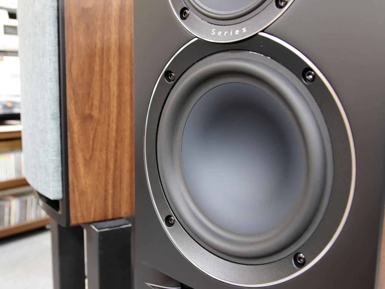 アンドリュー・ジョーンズ氏、最後のELAC！UBR62の展示を開始しました