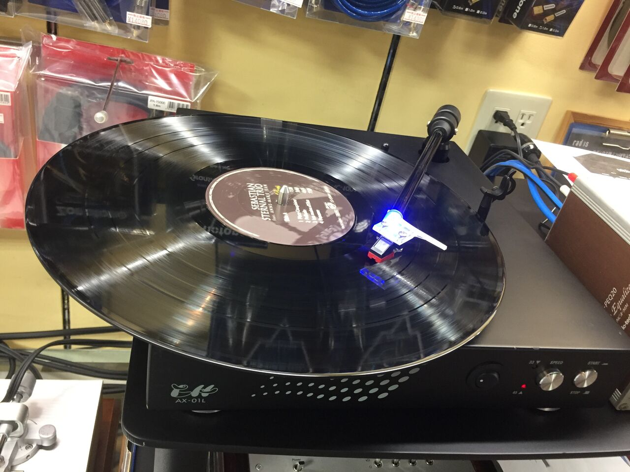 レコードプレーヤー Amazon.co.jp: 木製ビニールレコードプレーヤー、スピーカー内蔵の