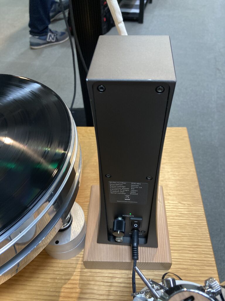 DS Audio ION-001 スピーカー ブラック ION-001 Vinyl Ionizer - DS