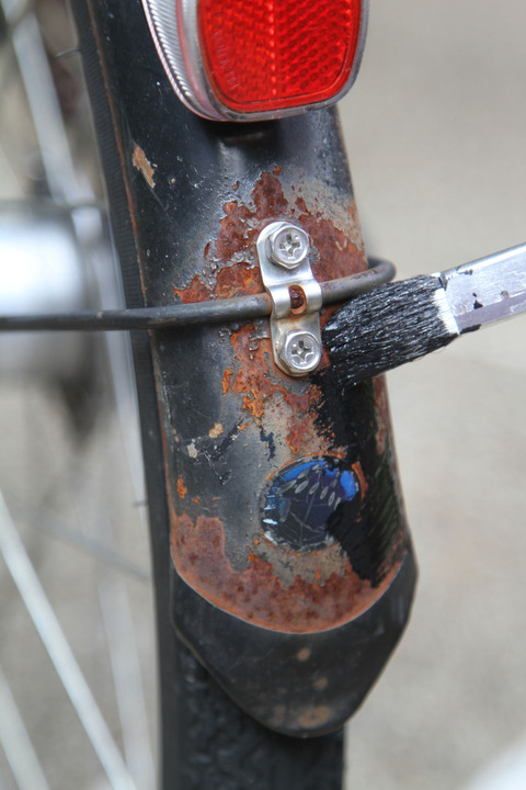 10年モノのサビサビ自転車にペンキを塗ってみたらその変化に驚いた 