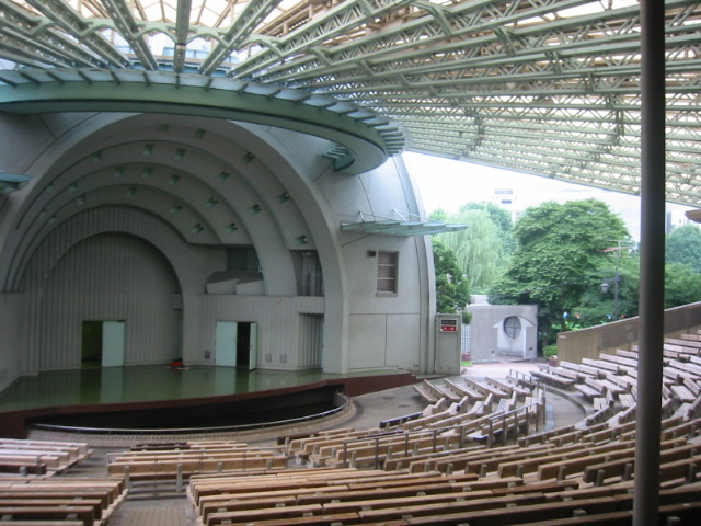 上野水上音楽堂の蓮咲き始めました あうん堂 えんのえんのえん