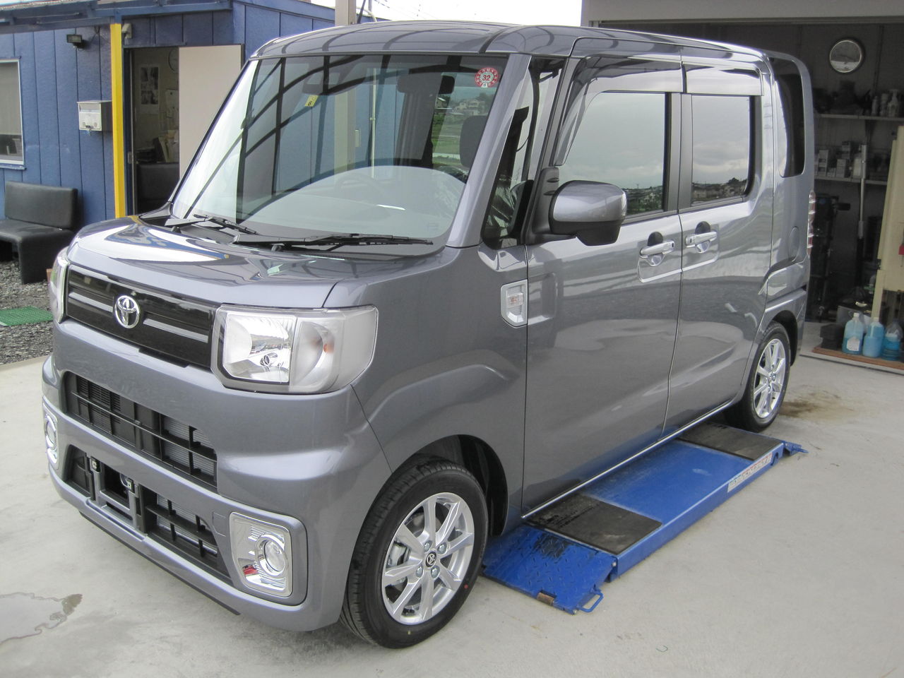 新車 Toyota ピクシス メガ 山梨の中古車販売 オートバード店長日記