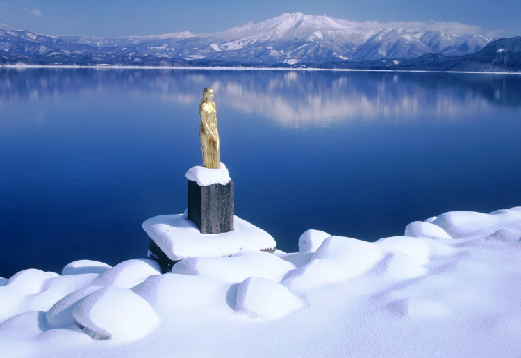 海外の反応 凍らない湖があるなんて さすが日本だな 冬でも凍結しない 日本で一番 深い湖 が アメージング 海外の反応 あうとばーん