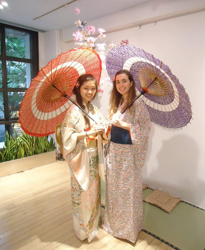 海外の反応 Kimono 和服 は 全ての文化の中で 最もエレガントな服 息をのむほど美しい日本の衣装に うっとり 海外の反応 あうとばーん