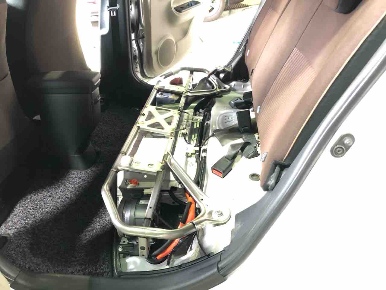 アクア ハイブリッドバッテリー交換 オートクリル オフィシャルブログ