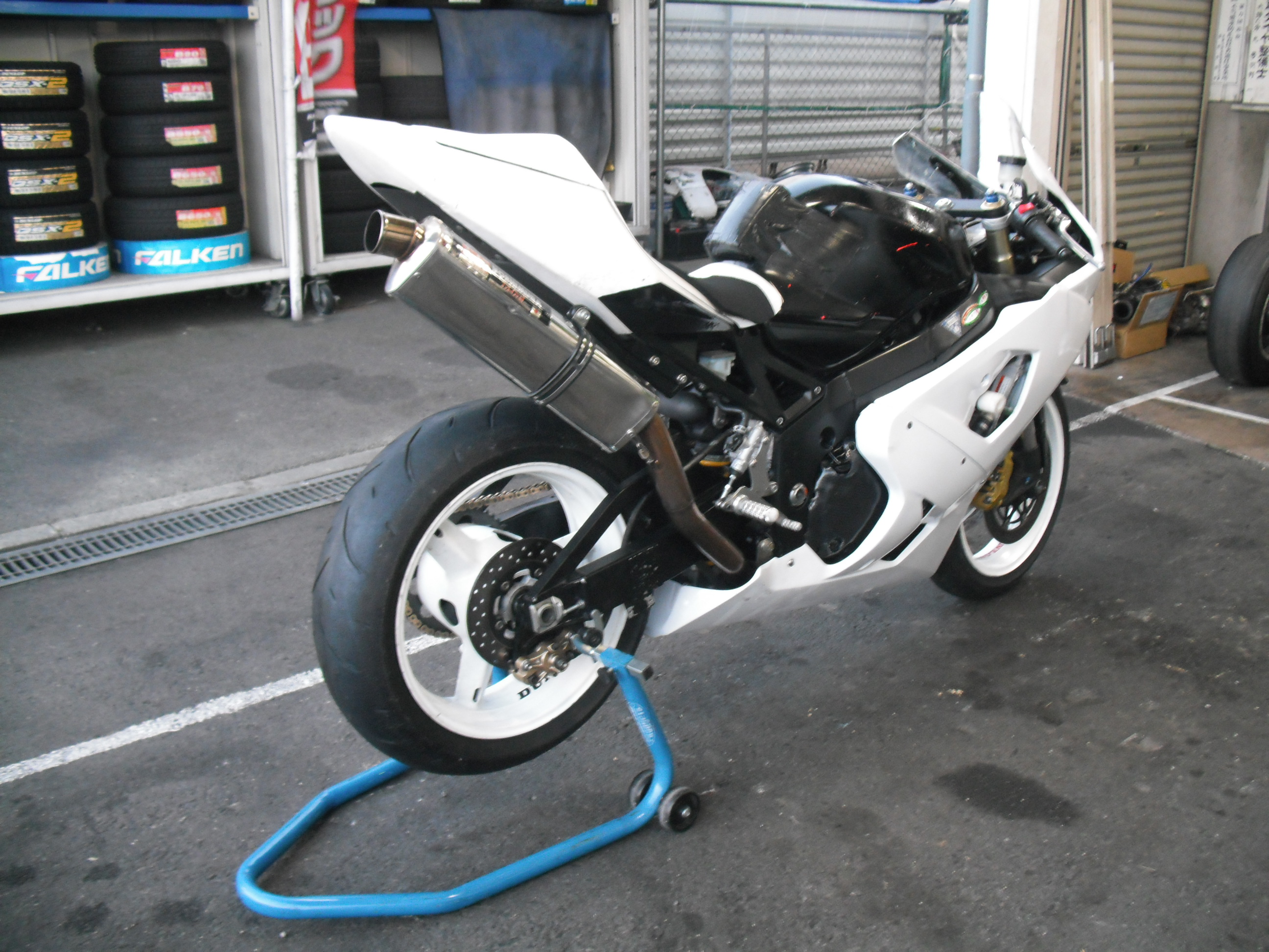オートバイステアリングダンパー 用 鈴木 用 GSXR 600 750 20012005 緩 用 K1 K2 K3 K4 K5 カー  売買されたオークション情報 落札价格 【au payマーケット】の商品情報をアーカイブ公開