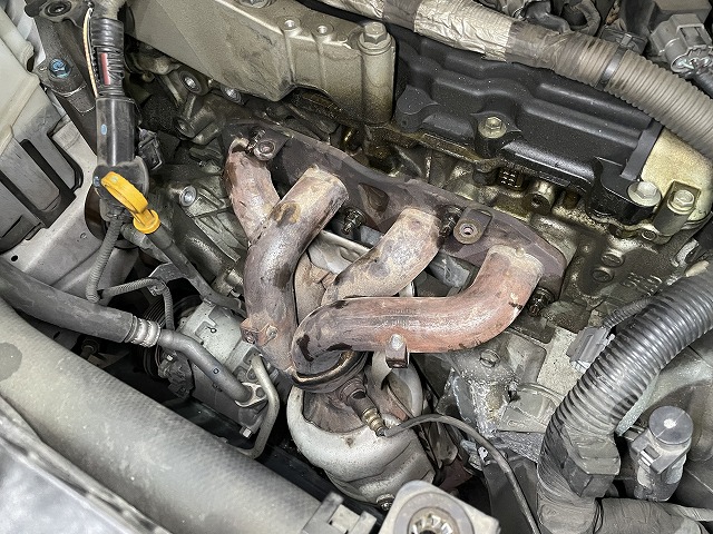 滋賀オートライフハノ 日産「E52エルグランド」(2.5L)のエキマニ(触媒