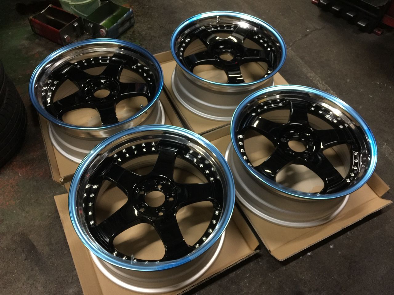 川崎市内引き取り限定20インチ アルミホイール E51エルグランド