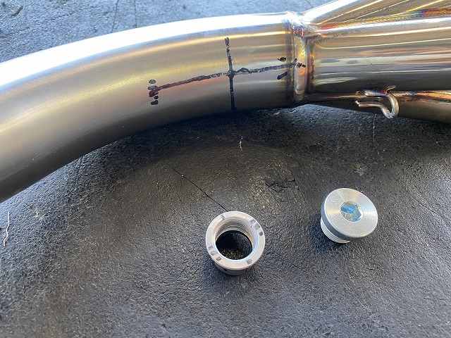 滋賀オートライフハノ バイクのマフラーに空燃比センサー溶接取付 滋賀オートライフハノ バイクのマフラーに空燃比センサー溶接取付