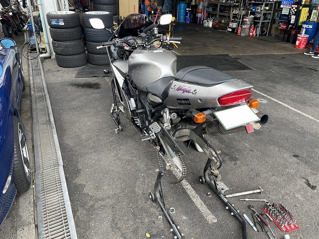 滋賀 カワサキ「ZX-12R」の持ち込みタイヤ交換 : オートライフハノ