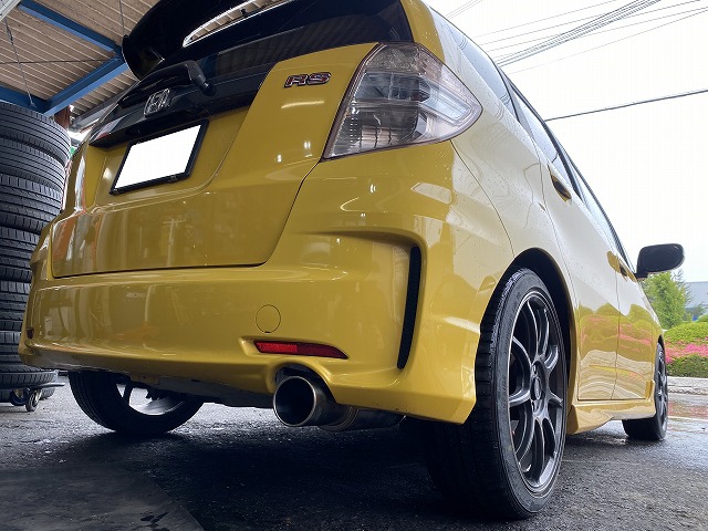 滋賀オートライフハノ ホンダ「フィットRS」(GE8)の持込マフラー