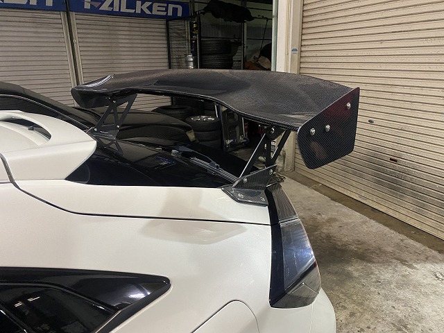 滋賀オートライフハノ ホンダ「シビック」(FK7)のGTウイング取付