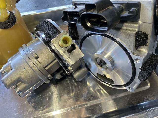 日産　E52(エルグランド)パワステポンプ　A 日産 エルグランド E52 パワステポンプ