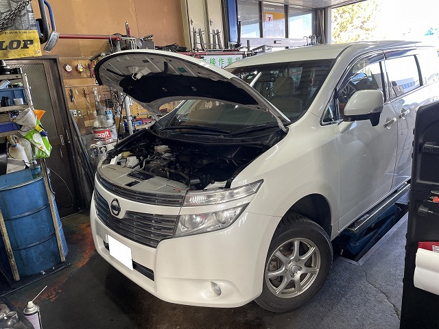 滋賀オートライフハノ 日産「E52エルグランド」(2.5L)のエキマニ(触媒