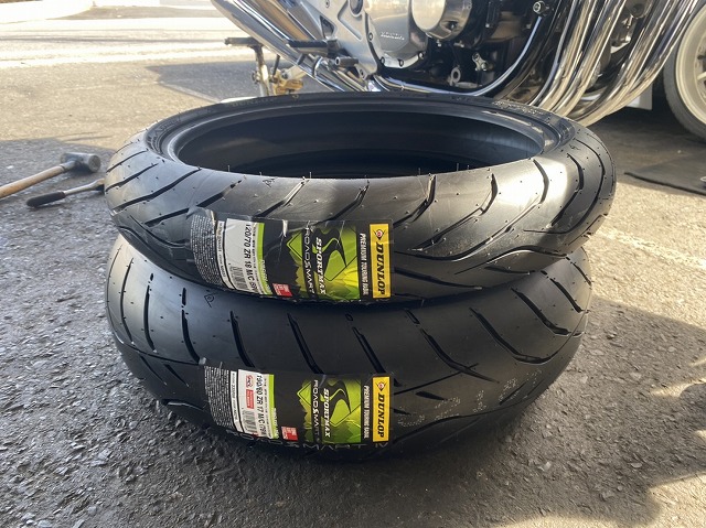 滋賀 バイク「X4」(1300cc)の持ち込みタイヤ交換 : オートライフハノ