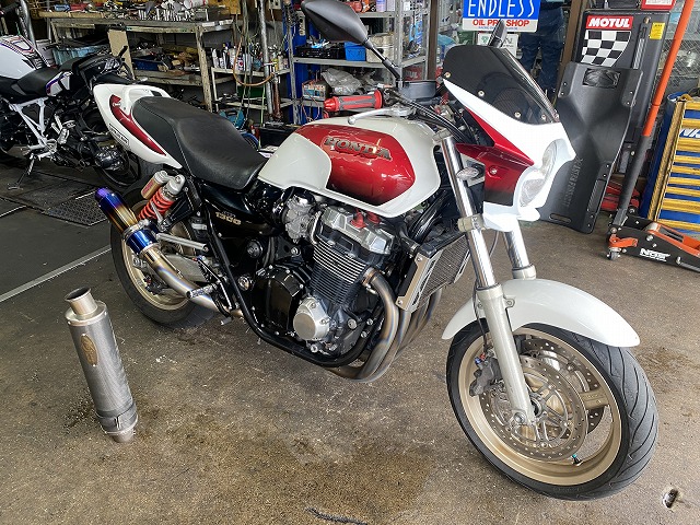 滋賀オートライフハノ ホンダ「CB1300SF」(SC40)の車検＆整備と