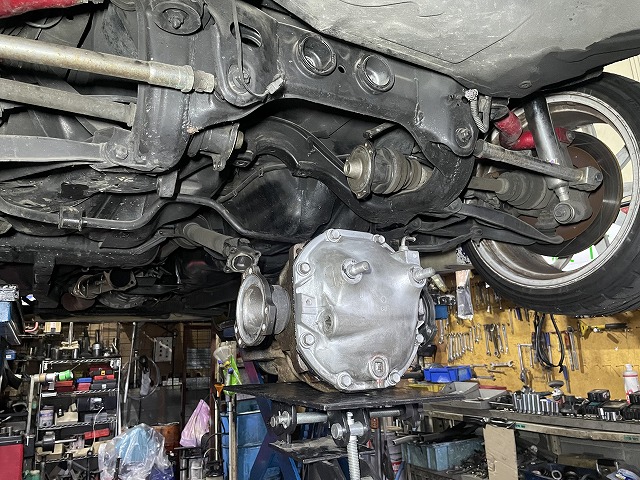 滋賀オートライフハノ 日産「シルビア」(S14)の「4.6」ファイナル交換