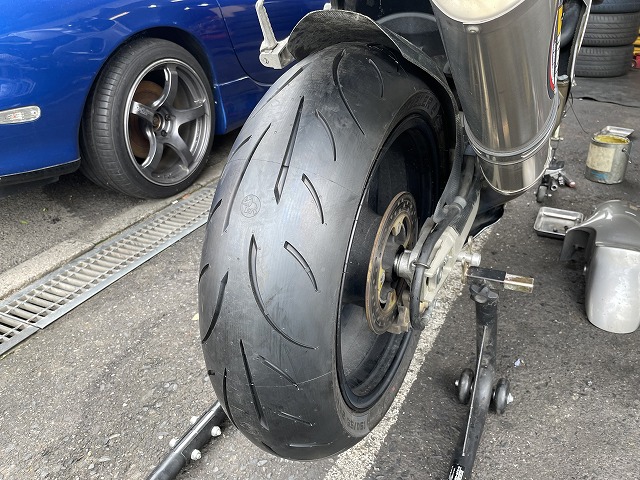 滋賀 カワサキ「ZX-12R」の持ち込みタイヤ交換 : オートライフハノ