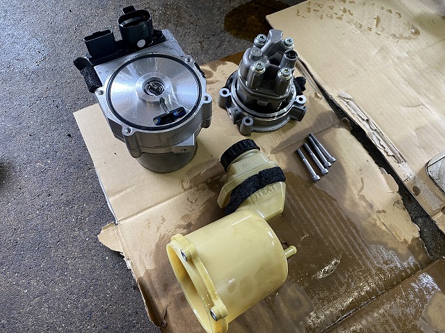 エルグランドE52 パワーステアリングポンプ