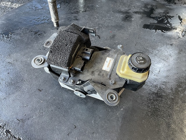 日産 エルグランド E52 パワステポンプ