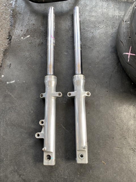 滋賀オートライフハノ カワサキ「バリオス250」のフロントフォークOH