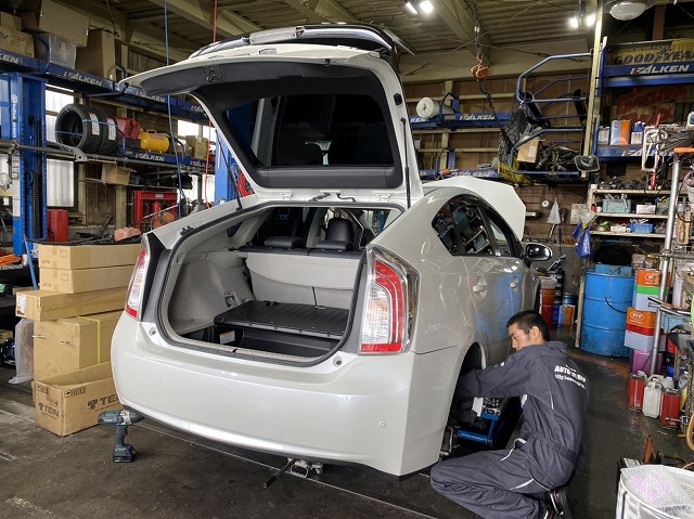 滋賀 30プリウスの車高調キット取付（テイン フレックスZ） : オート