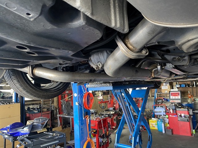 V36スカイラインセダン用純正加工中間マフラー