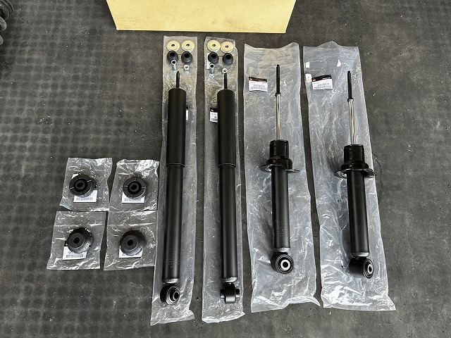 Z*　パジェロv98 純正　サスペンション部品一式② Z*様専用 パジェロv98 純正 サスペンション部品一式② 【公式通販】