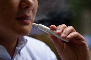 【電子タバコ】IQOS（アイコス）は紙巻タバコより高濃度発がん性物質を含んでいることが判明！科学者「副流煙も有害。使用制限を」