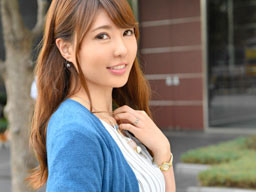 夫が多忙で相手をしてくれない人妻がナンパ師に口説かれついて行っちゃった！