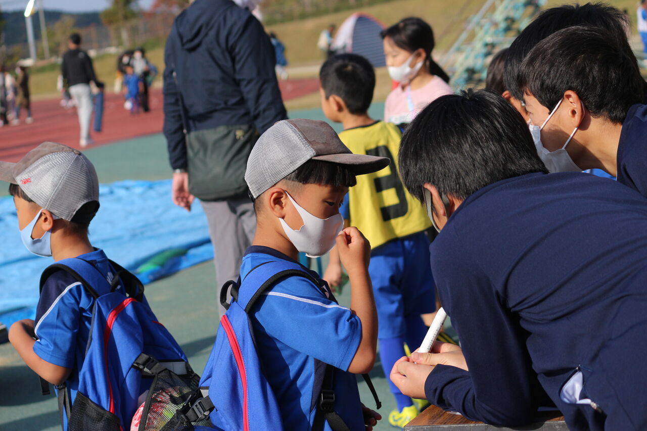 1 2年生の部 Presented By 新日本製薬株式会社 アビスパ福岡サッカースクール対抗戦 アビスパ福岡ホームタウン活動blog 1 2年生の部 Presented By 新日本製薬株式会社 アビスパ福岡サッカースクール対抗戦 アビスパ福岡ホームタウン活動blog