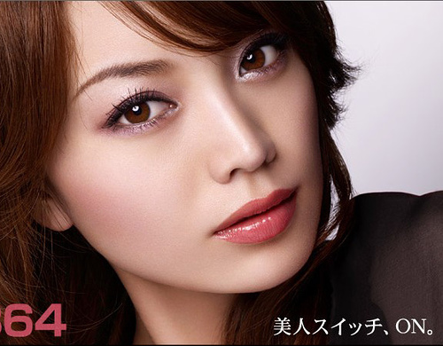 蛯原友里 エビちゃん婚約指輪キラリ パリ挙式 楽しみに 葉狩剰滋 葉狩剰滋