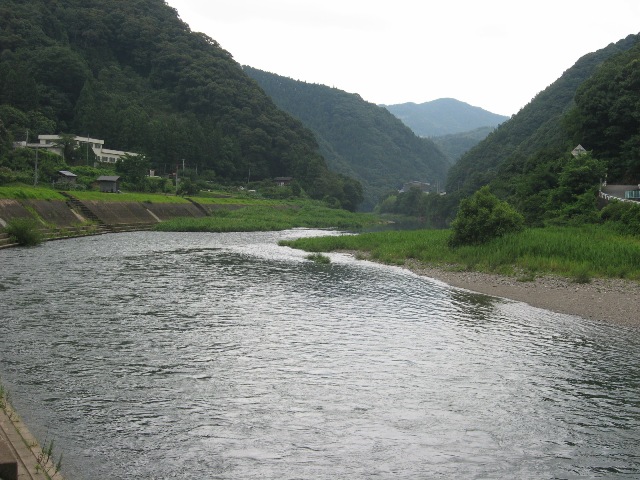 肱川村