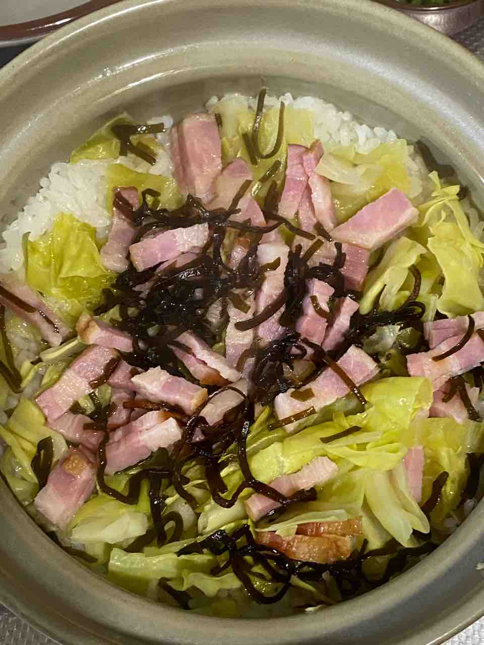晩御飯備忘録 春キャベツとベーコンの炊き込みご飯 カツ煮 三十路女の酒と食と旅 晩御飯備忘録 春キャベツとベーコンの炊き込みご飯 カツ煮 三十路女の酒と食と旅