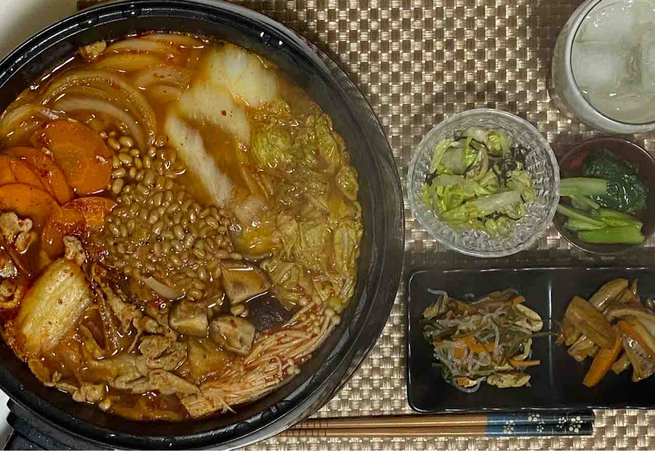 晩御飯備忘録 納豆キムチ鍋 三十路女の酒と食と旅 晩御飯備忘録 納豆キムチ鍋 三十路女の酒と食と旅
