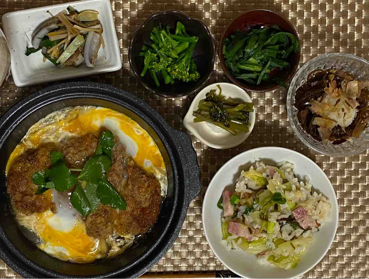 晩御飯備忘録 春キャベツとベーコンの炊き込みご飯 カツ煮 三十路女の酒と食と旅 晩御飯備忘録 春キャベツとベーコンの炊き込みご飯 カツ煮 三十路女の酒と食と旅