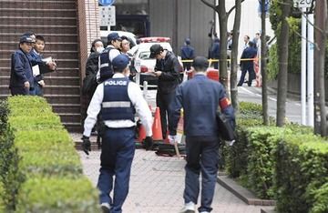 銀行で下ろした直後の3億8千万円奪われる、3人組逃走…福岡市天神