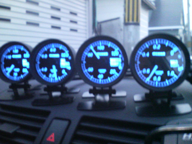 Pivot製追加メーター装着 Axelife